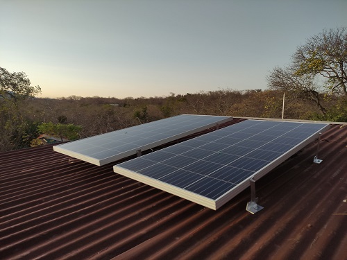 Inicio de instalación de paneles solares en la comunidad El Nancital, Tipitapa