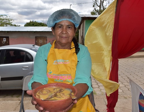 Madriz  competirá con sopa de cuajada de Francisca Ruíz, originaria de San Lucas. 