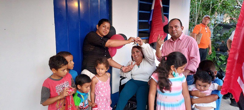 Felicidad indescriptible en entrega de viviendas en La Paz Centro y León