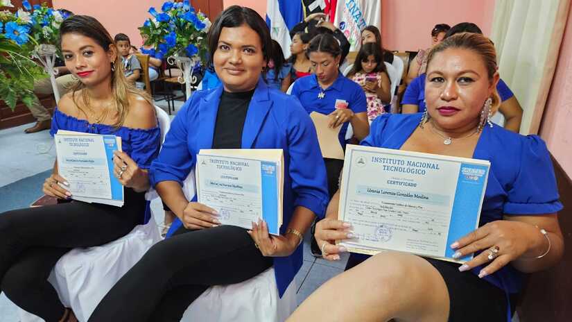 Promoción del Curso Tratamiento Estético de Manos, Escuela Municipal de Oficios de Quezalguaque