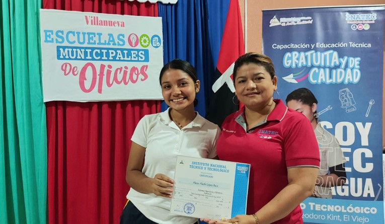 Entrega de certificados en el municipio de Villa Nueva