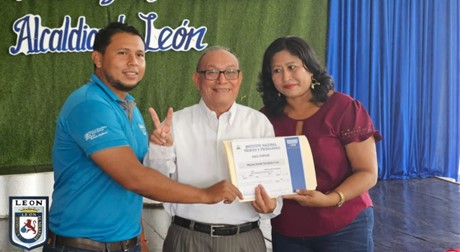 Entrega de Certificados en el municipio de León