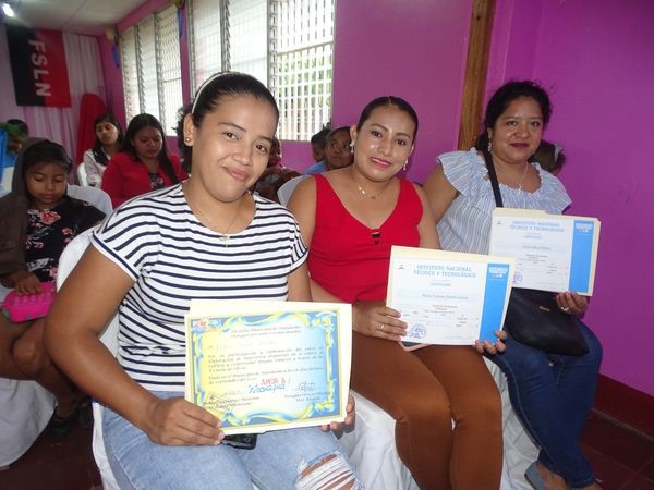 Entrega de Certificados en del municipio de Nandasmo
