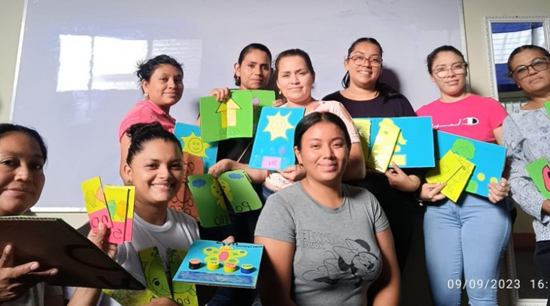 Curso de Artesanías en Papel en el municipio de Matagalpa