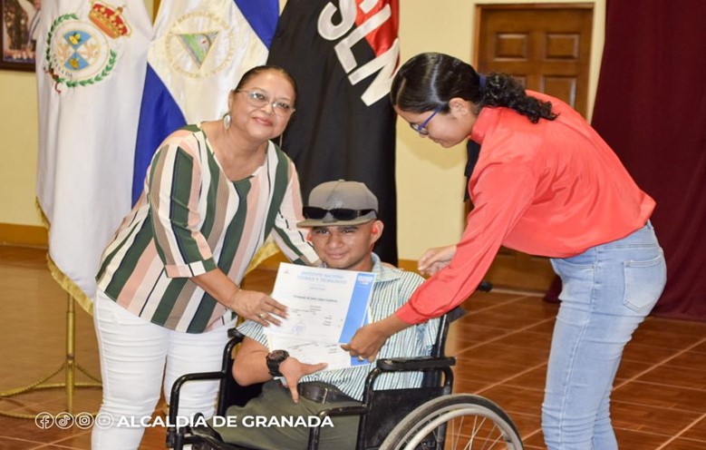Entrega de Certificados en el municipio de Granada